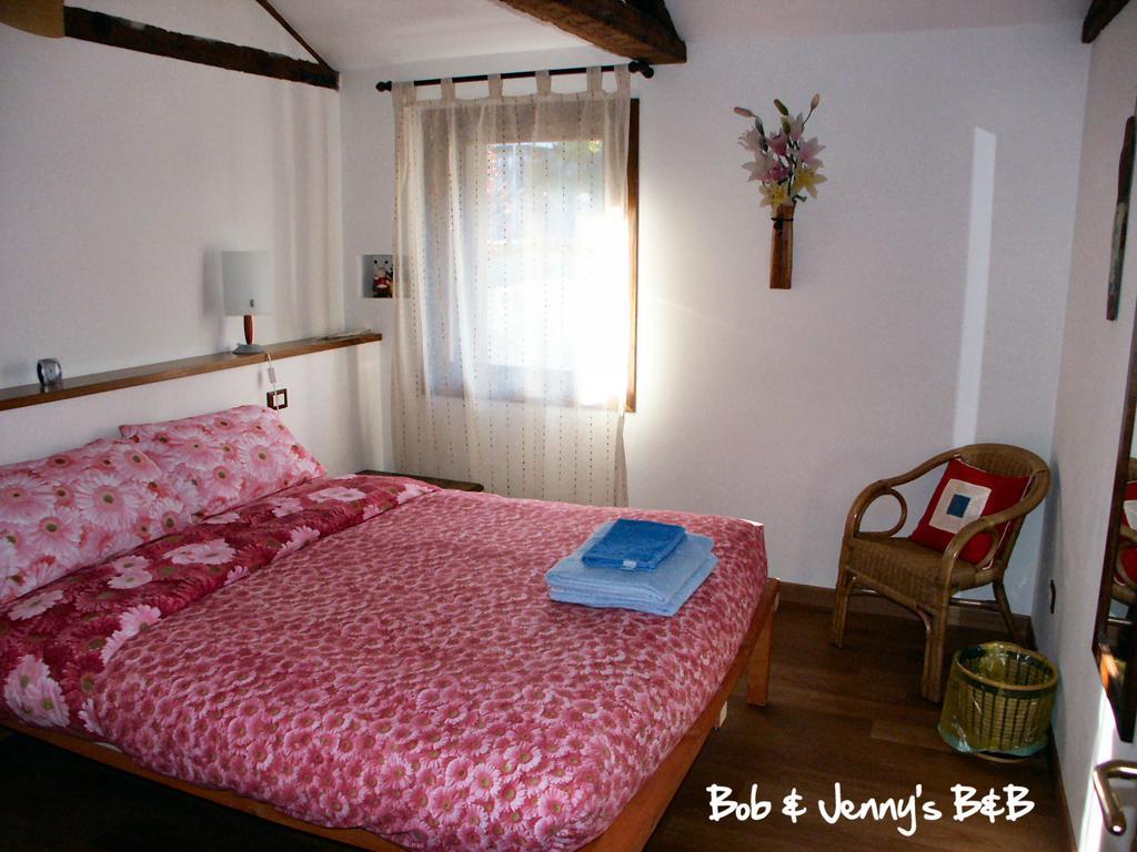 Bob And Jenny'S B&B Βιτσέντζα Δωμάτιο φωτογραφία